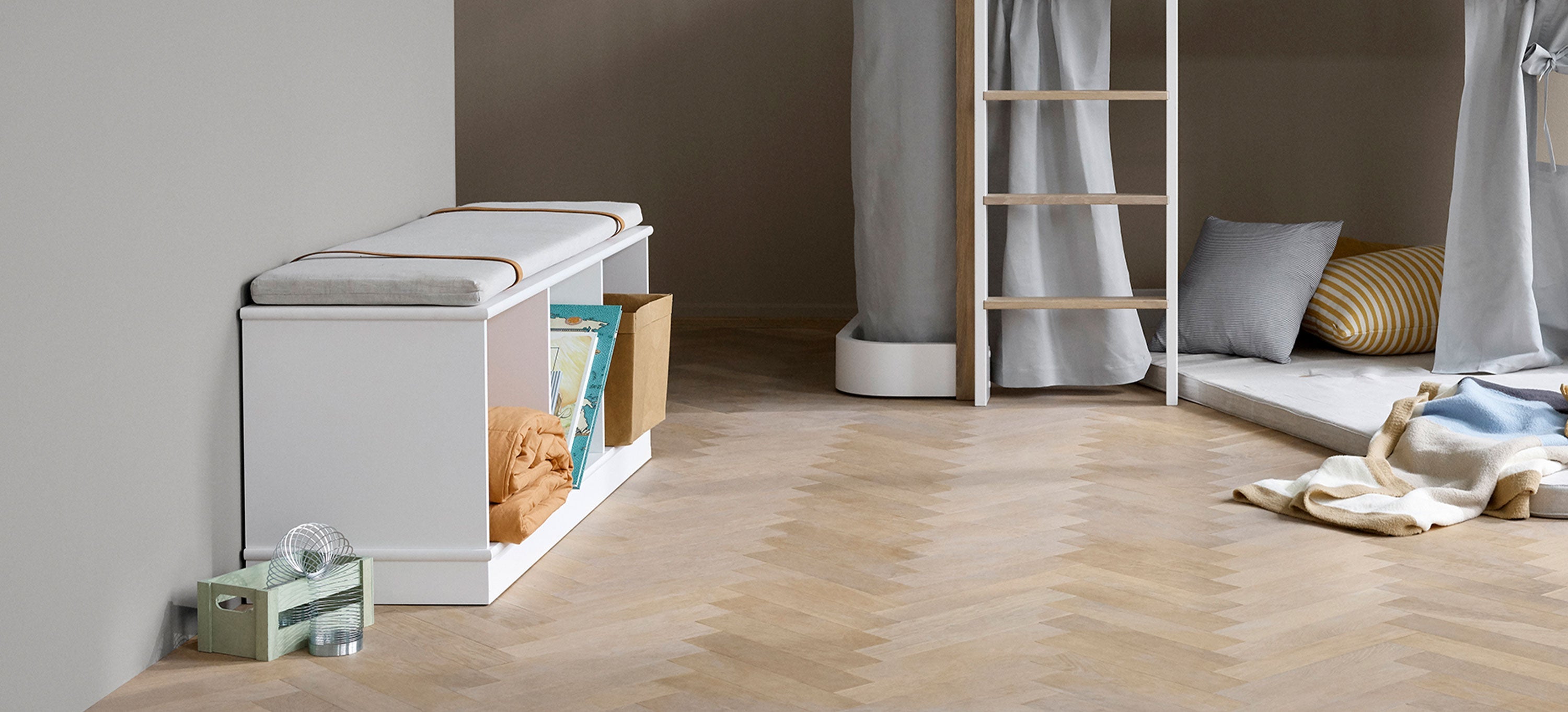 Reoler - Oliver Furniture