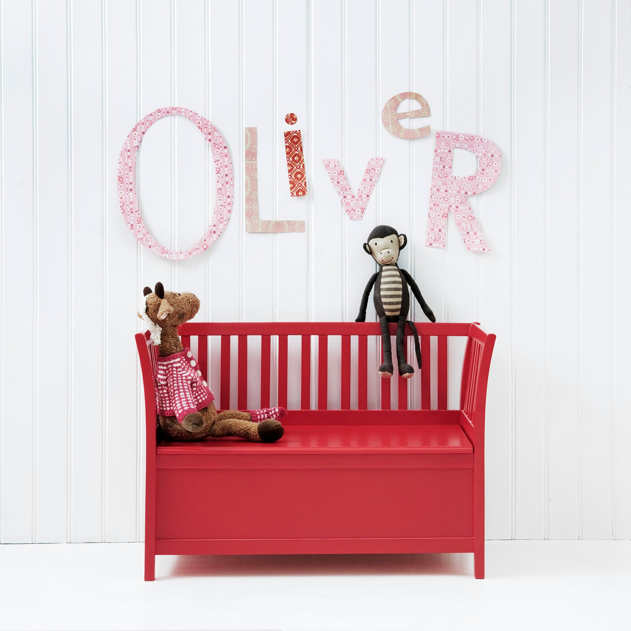 021143_bench_storage.jpg__PID:f14d1238-b19a-4628-8a82-d8c608105440