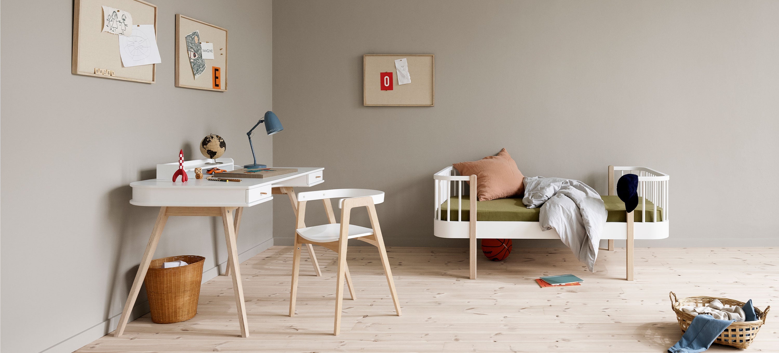 Wood Skrivebord & armstol - Oliver Furniture