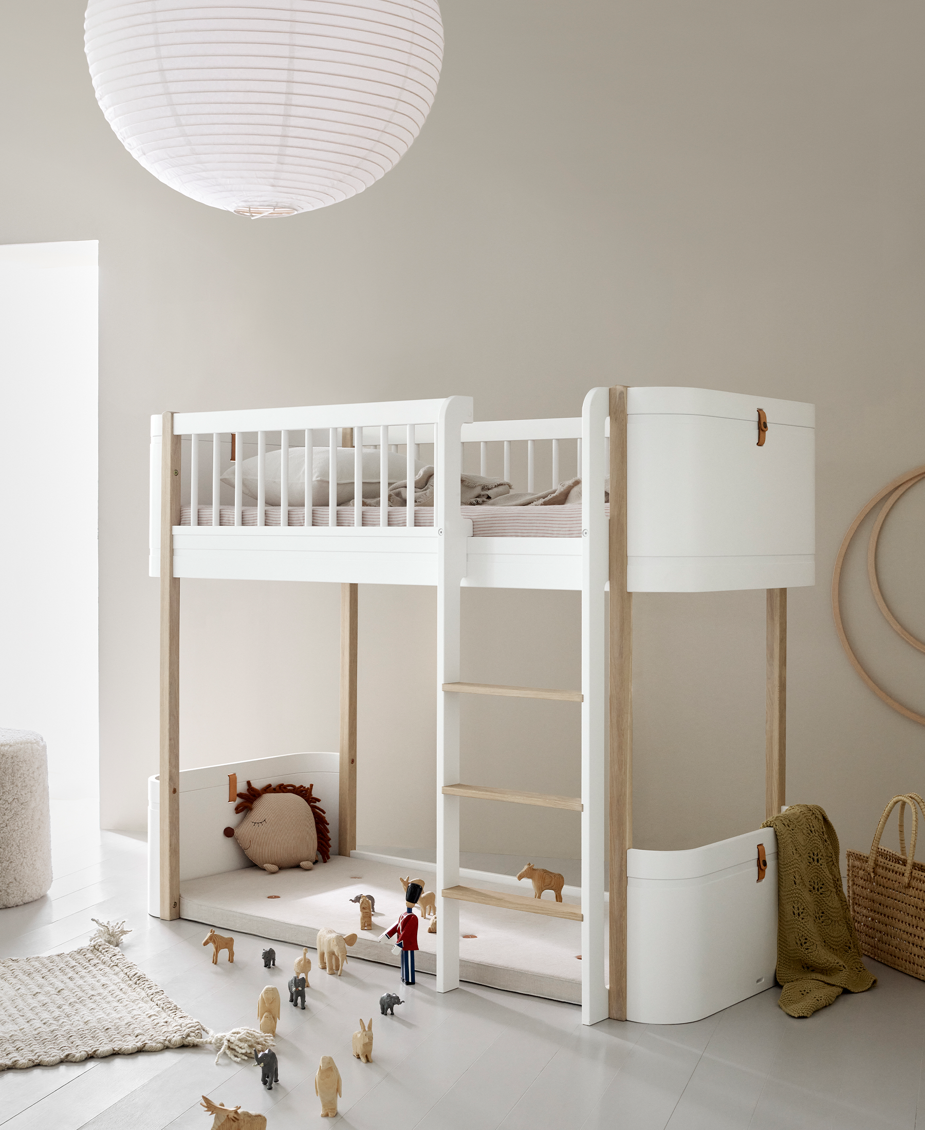 Mini+ Babybett inkl. Umbauset Juniorbett zum Mini+ halbhohen Hochbett, weiß/Eiche